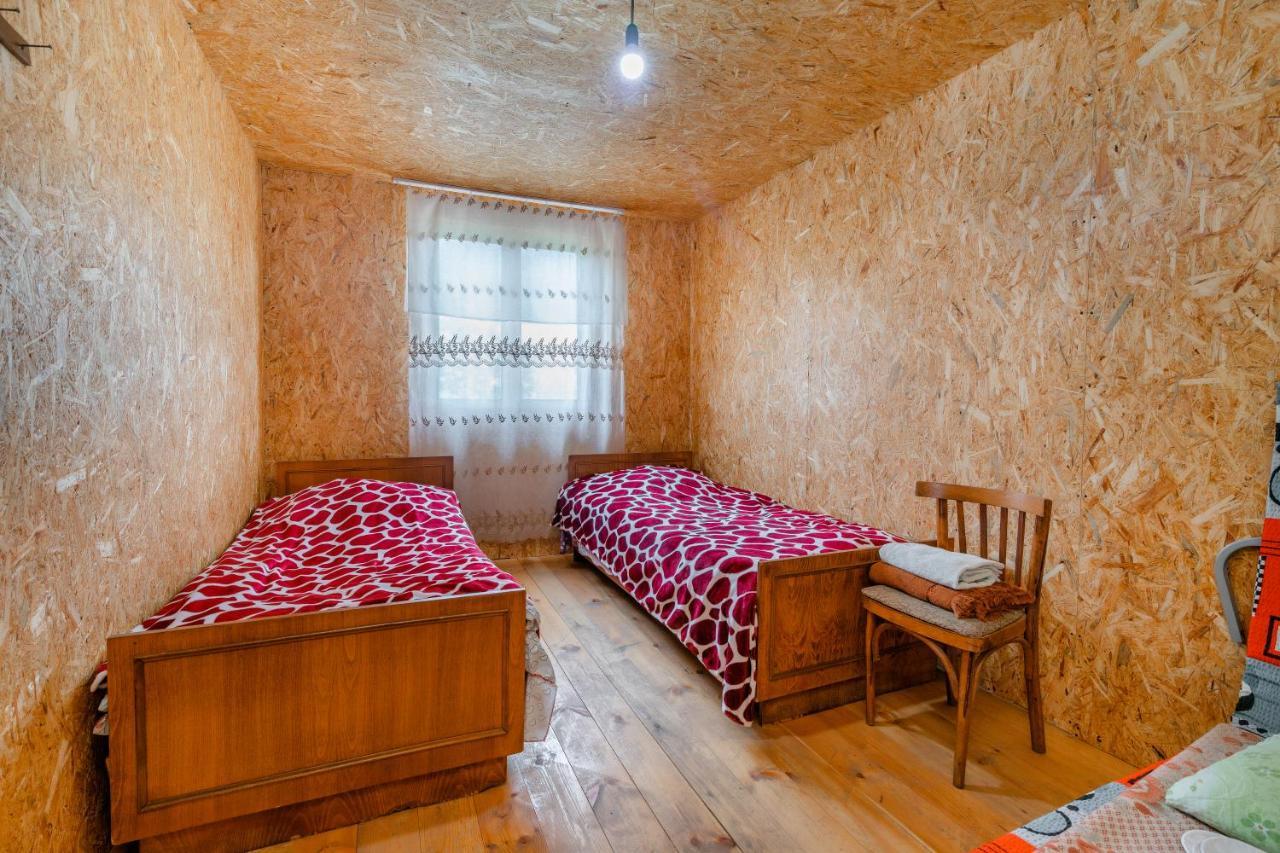Guesthouse Elisabeth Omalo ภายนอก รูปภาพ
