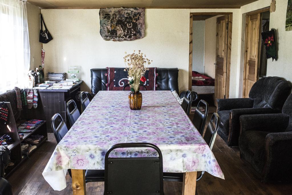 Guesthouse Elisabeth Omalo ภายนอก รูปภาพ